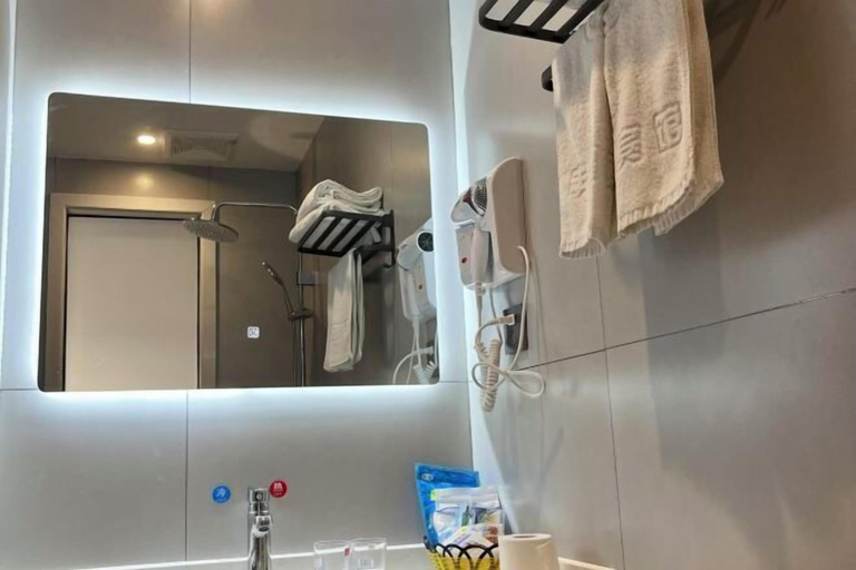 Bathroom 4, Feng Huang Business Hotel, Pingxiang
