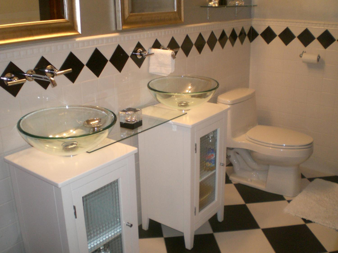 Bathroom, Whistler's Inn, Berkshire
