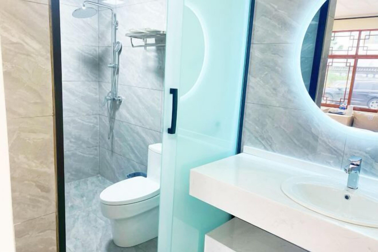 Bathroom, Hanguanglou Hotel, Dali Bai