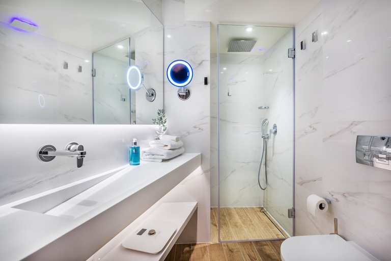 Bathroom 3, ad Imperial Plus Hotel Thessaloniki, Central Macedonia