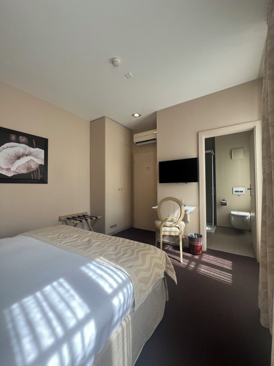 Bedroom 4, Hostellerie Le Petit Manoir, Morges