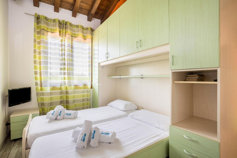 Bedroom 3, Maloma, Verona