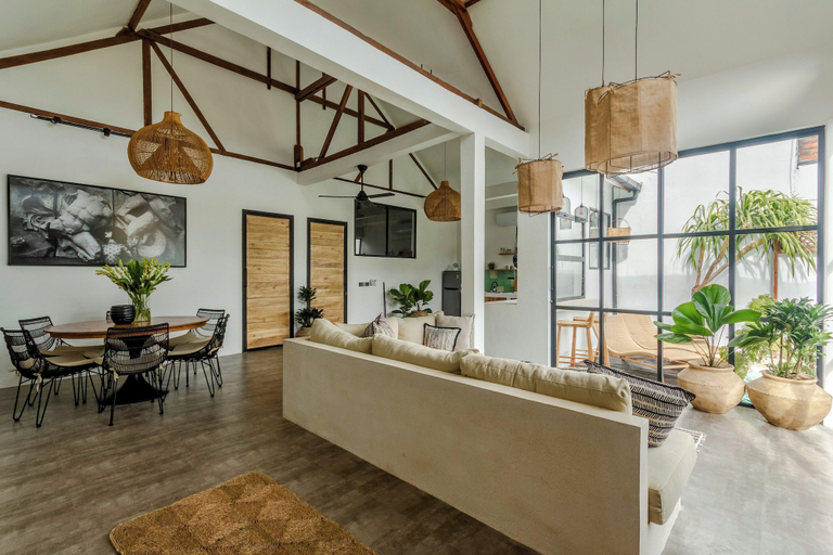Others 5, Casa Leone, Badung