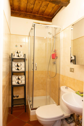 Bathroom 3, LE STREGHE rooms e art,centralissimo con garage su richiesta, Livorno
