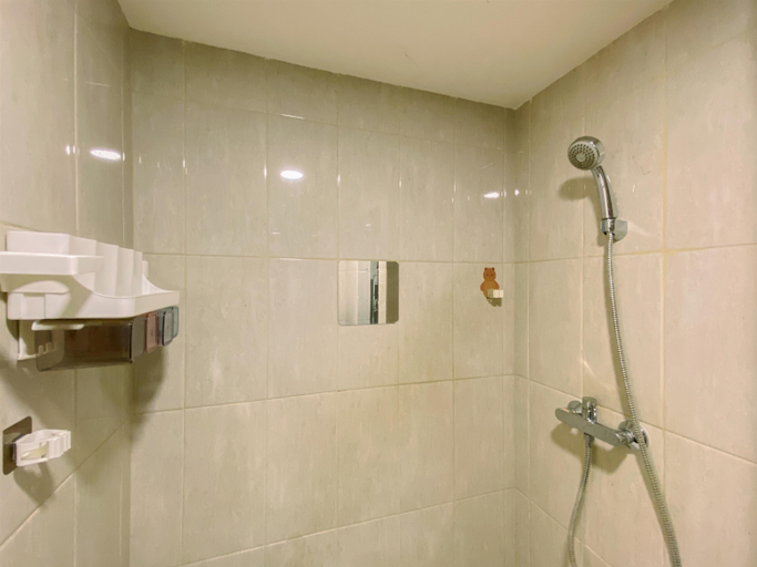 Bathroom 3, Comfy and Good Place Studio Citra Living Apartment By Travelio, West Jakarta