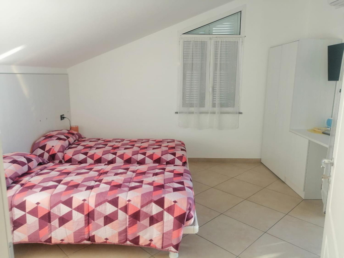 Bedroom 2, SOLELUNA, Savona