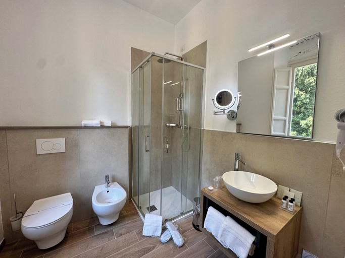 Bathroom 5, La Ninfa Hotel, Lucca