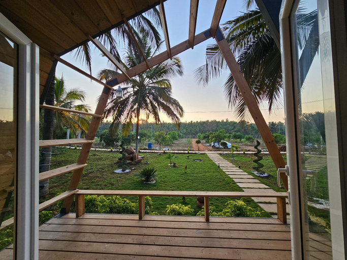 Public Area, The Glampies, Tumkur