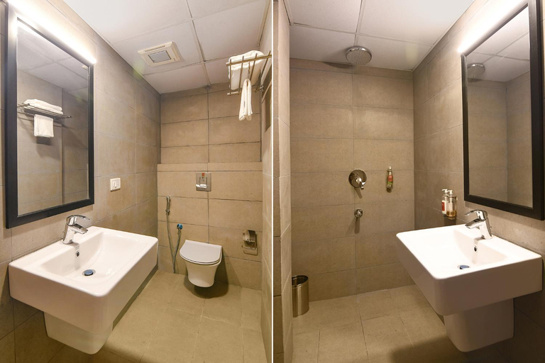 Bathroom, FabHotel Sayeeda International - 600m from Park Circus 7 Point, Kolkata