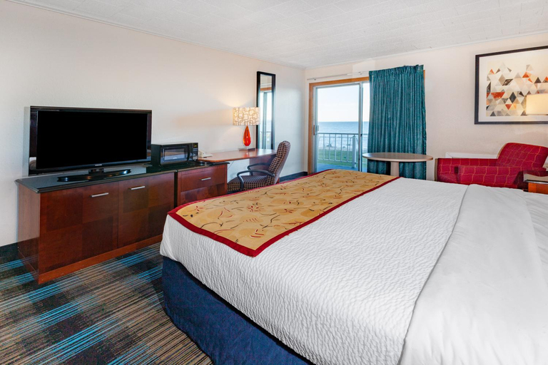 Bedroom 3, Days Inn & Suites by Wyndham St. Ignace Lakefront, Mackinac