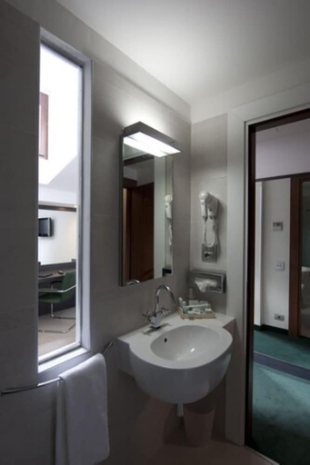 Bathroom 5, Arli Hotel Business and Wellness, Bergamo
