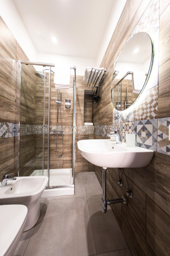 Bathroom 2, Sant’Agostino Boutique Rooms, Palermo