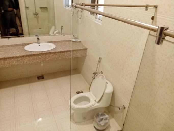 Bathroom 4, Crosswinds, Islamabad