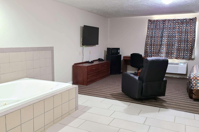 Bedroom 5, Super 8 by Wyndham Missouri Valley, Harrison
