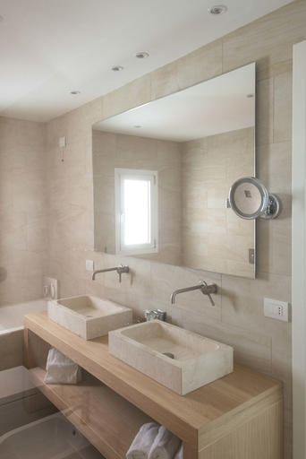 Bathroom 4, Felix Hotels - Hotel La Coluccia, Olbia-Tempio