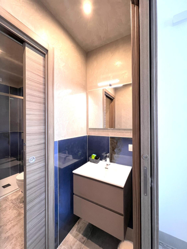 Bathroom 2, Ubertini House, Arezzo