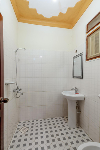 Bathroom 3, Airport Side Hotel Entebbe, Entebbe