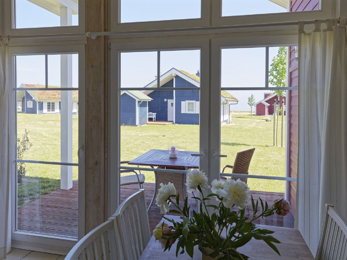 Dining 4, Bungalow by the Sea With Sauna in Germany, Ostholstein