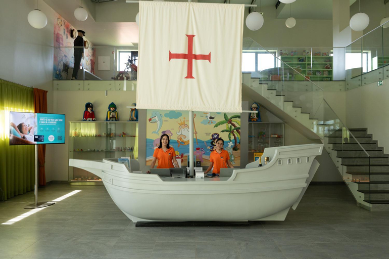 Public Area 4, Vila Gale Nep Kids, Beja