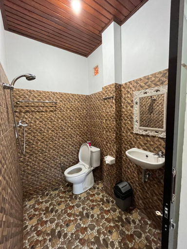 Bathroom 3, Nano Ari House, Gianyar