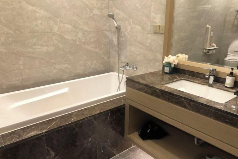Bathroom 3, Qinheyuan Linxuan Holiday Hotel, Jiaxing