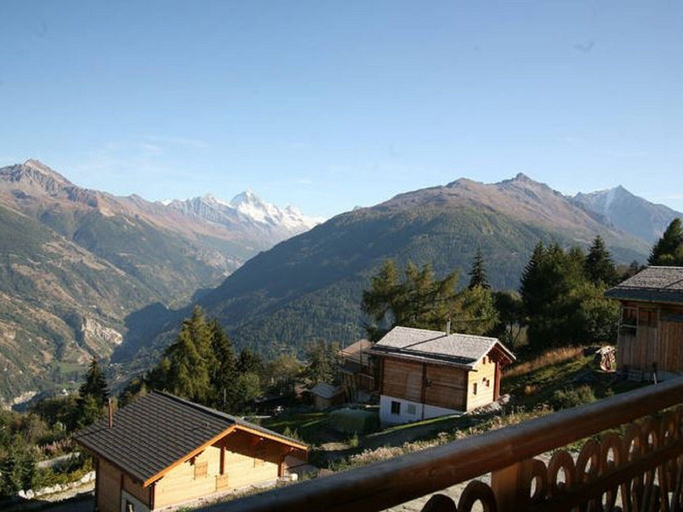 Others 5, Modern Chalet with Hot Tub in Les Collons, Hérens