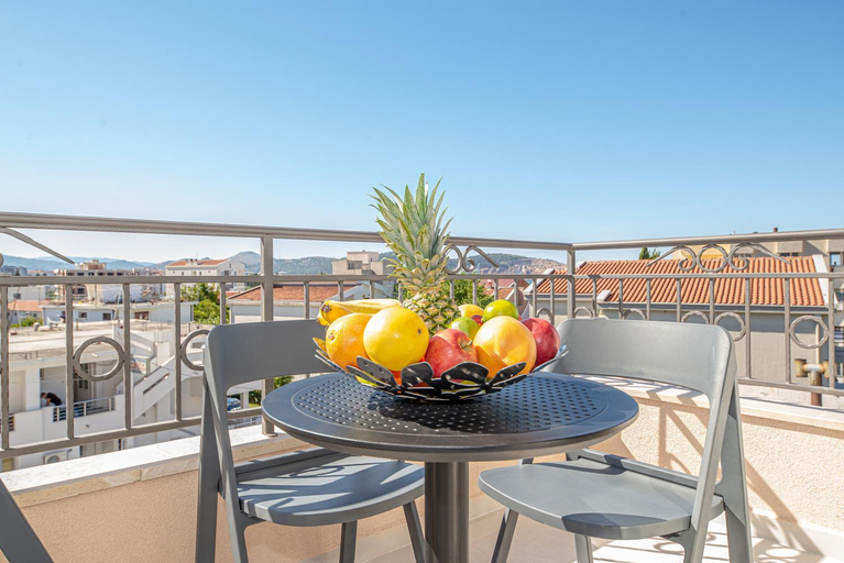 Others 3, N&N Lux Guest house