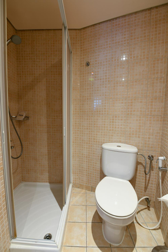 Bathroom 4, The Smallville Xpress Hotel, Beirut