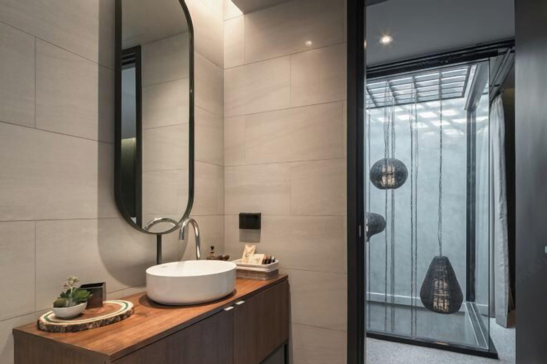 Bathroom 12
