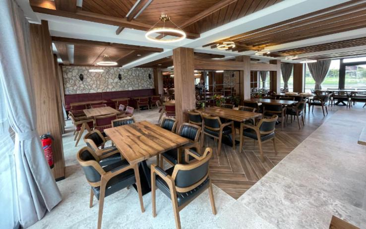 Food & Drinks 5, Hotel Restaurant & Spa Les Planets, Jura-North Vaudois