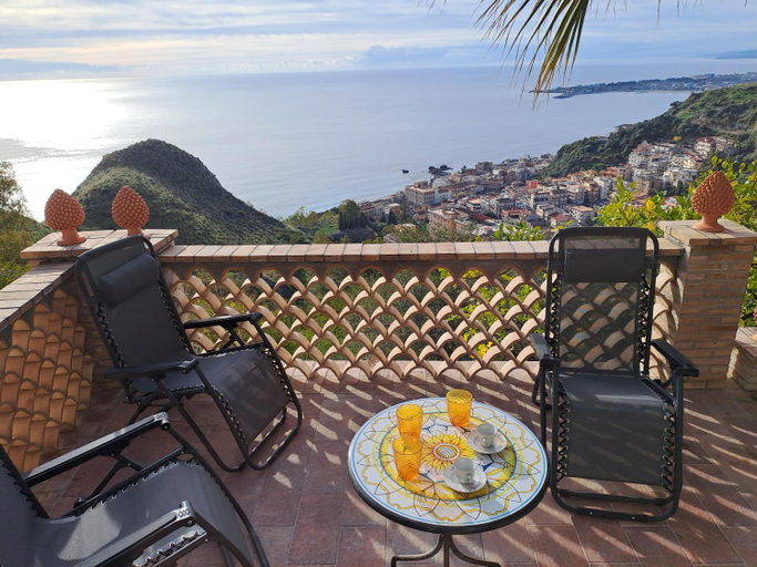 Others 5, Villa kate, Messina