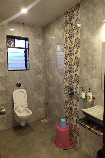Bathroom 2, Strawberry Land Resort, Satara