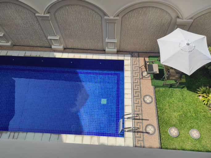 Swimming Pool 18