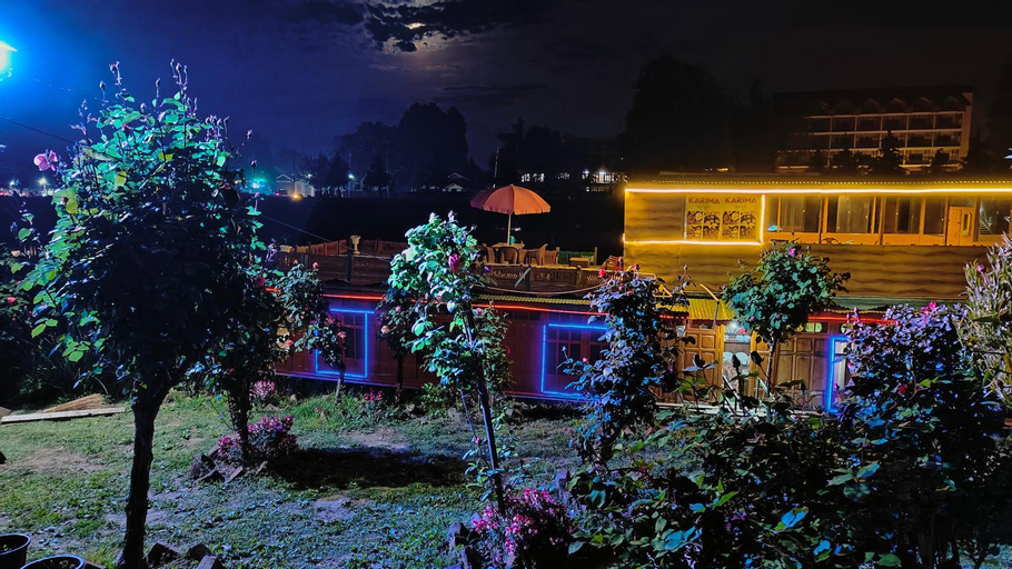 Houseboat Karima palace, Srinagar