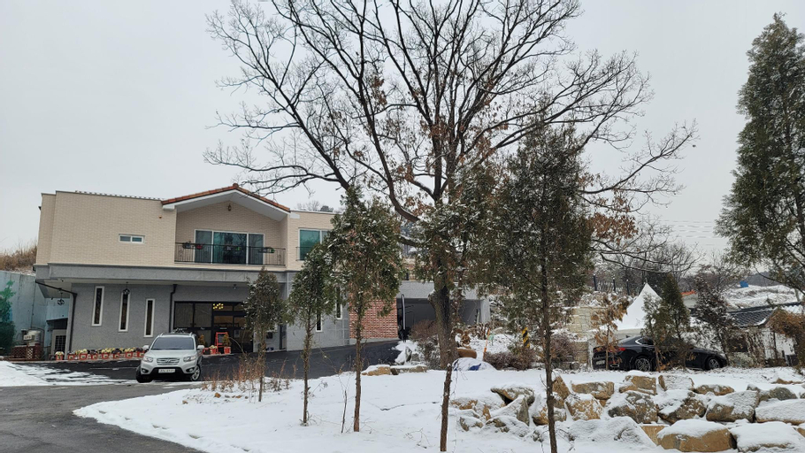Paju Hanokaeseo Harureul, Paju