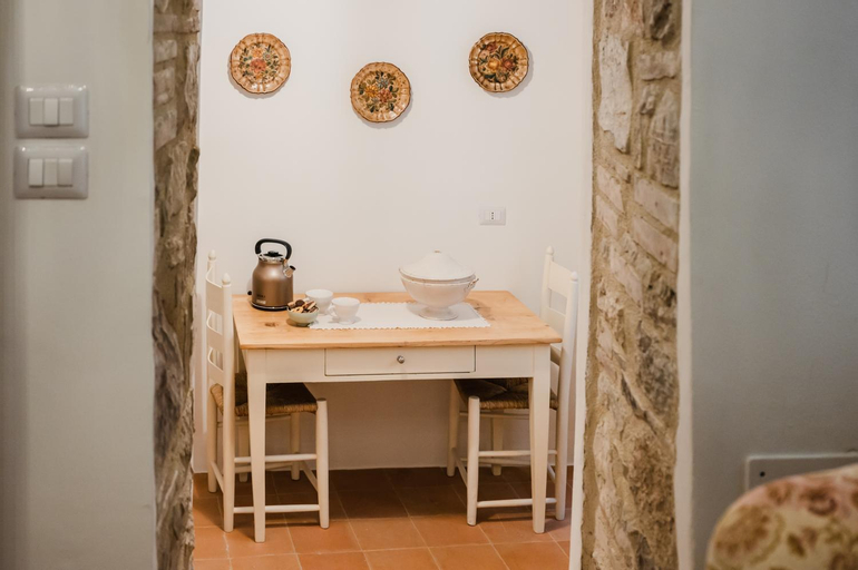 Others, Locanda Mescoglia, Perugia