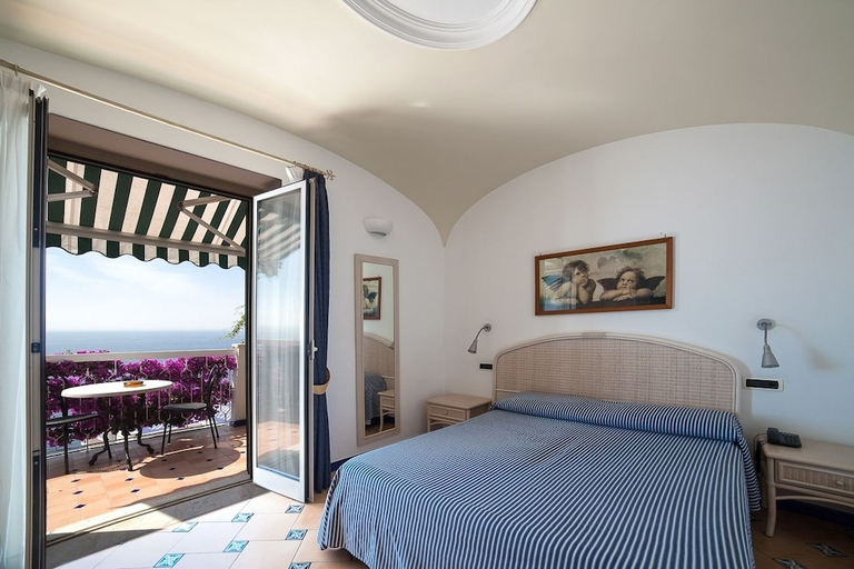 Bedroom 2, Hotel Bellevue Suite, Salerno