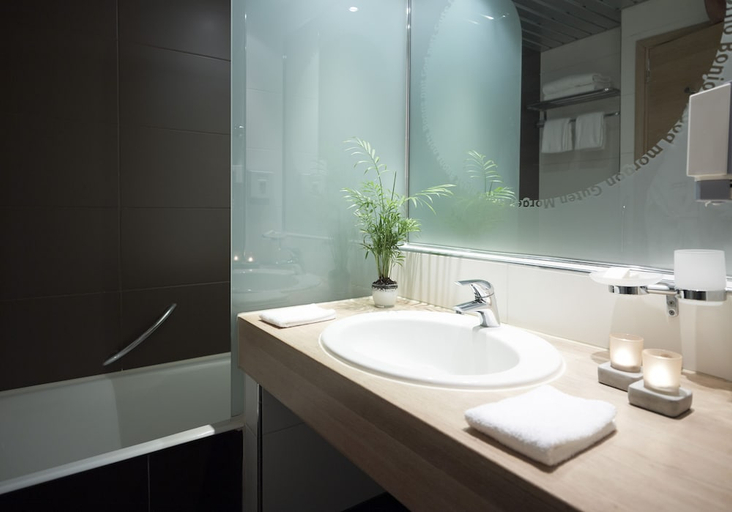 Bathroom 4, Esperos Palace Resort & Spa, South Aegean