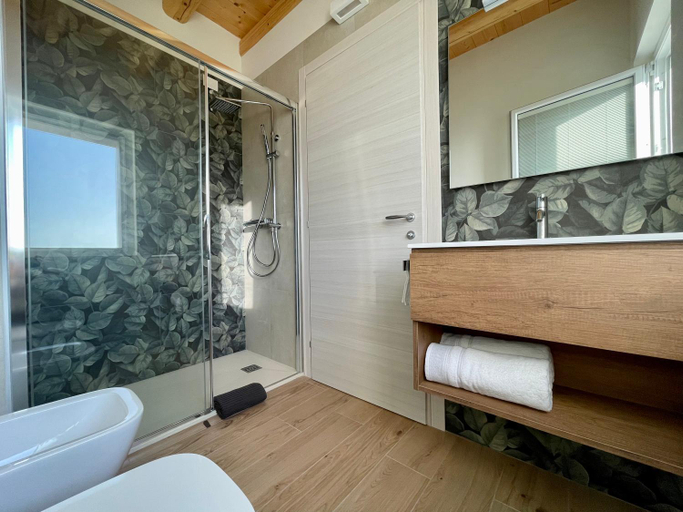 Bathroom, Corte Baccoi, Verona