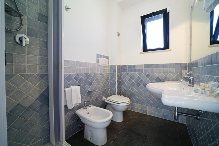 Bathroom 5, Spiagge Rosse, Crotone