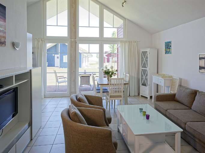 Dining 3, Bungalow by the Sea With Sauna in Germany, Ostholstein