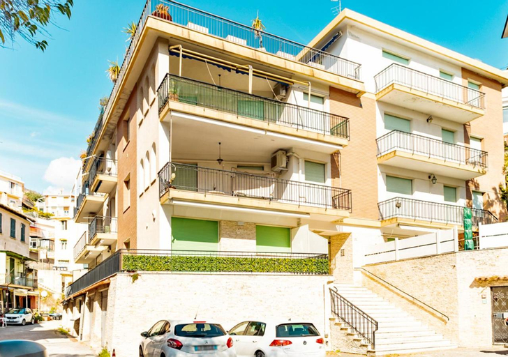 Exterior & Views 1, [200 metri dal mare] Relax con ampio terrazzo, Savona