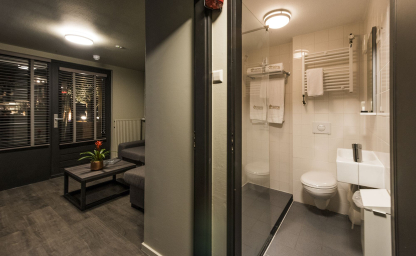 Bathroom 5, Hotel Restaurant Unicum Elzenhagen, Monster