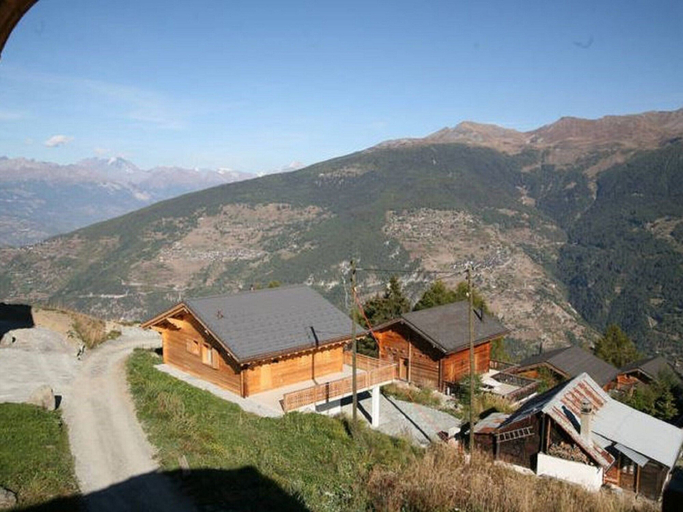 Exterior & Views 2, Modern Chalet with Hot Tub in Les Collons, Hérens