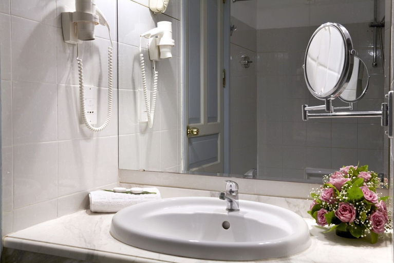 Bathroom 4, Mare Blue Hotel, Crete