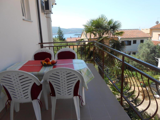 Others 5, Apartmani Braut, Krk