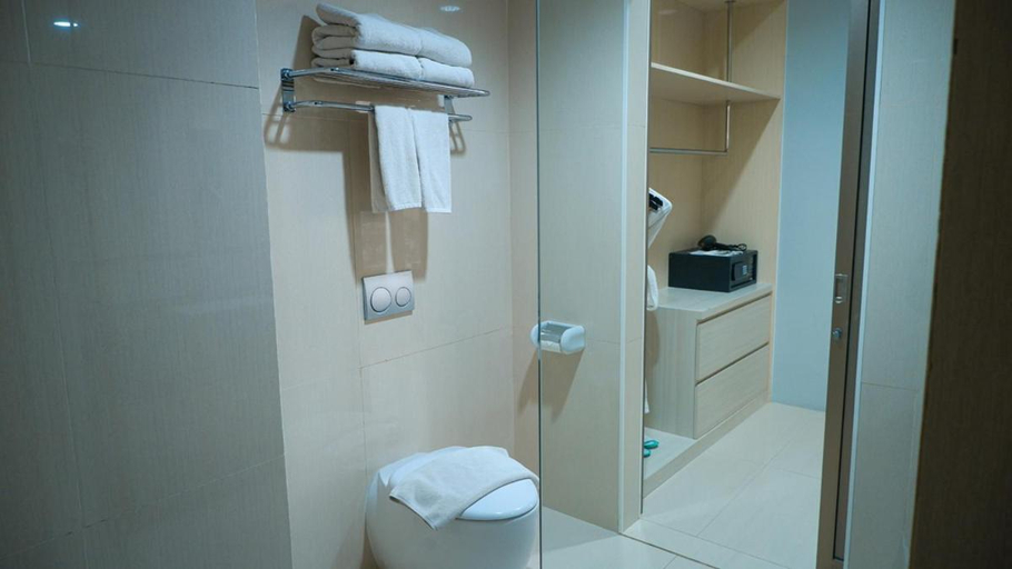 Bathroom 5, Sunrise Hotel Mojokerto, Mojokerto