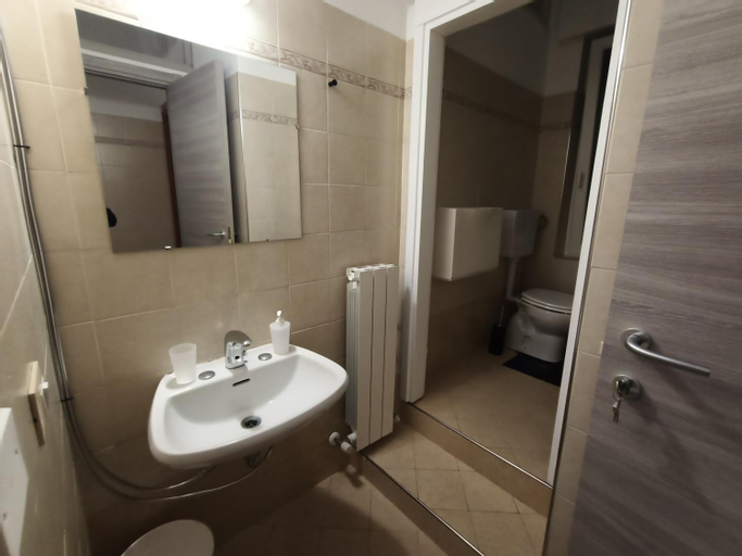Bedroom 1, Airport Boulevard Guesthouse, Bergamo