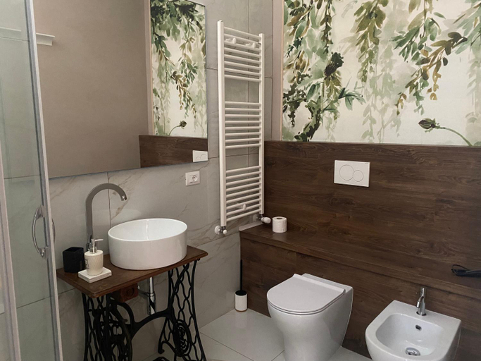 Bathroom 2, Casa Del Duca, Campobasso