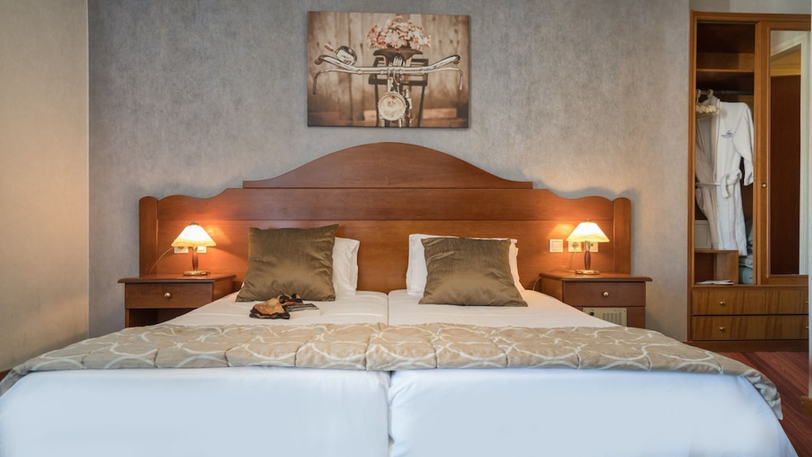 Bedroom 2, Diana Hotel Zakynthos, Ionian Islands
